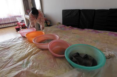 大悟楼上漏水，住户失联，小区没物管，业主维权难！律师来支招……